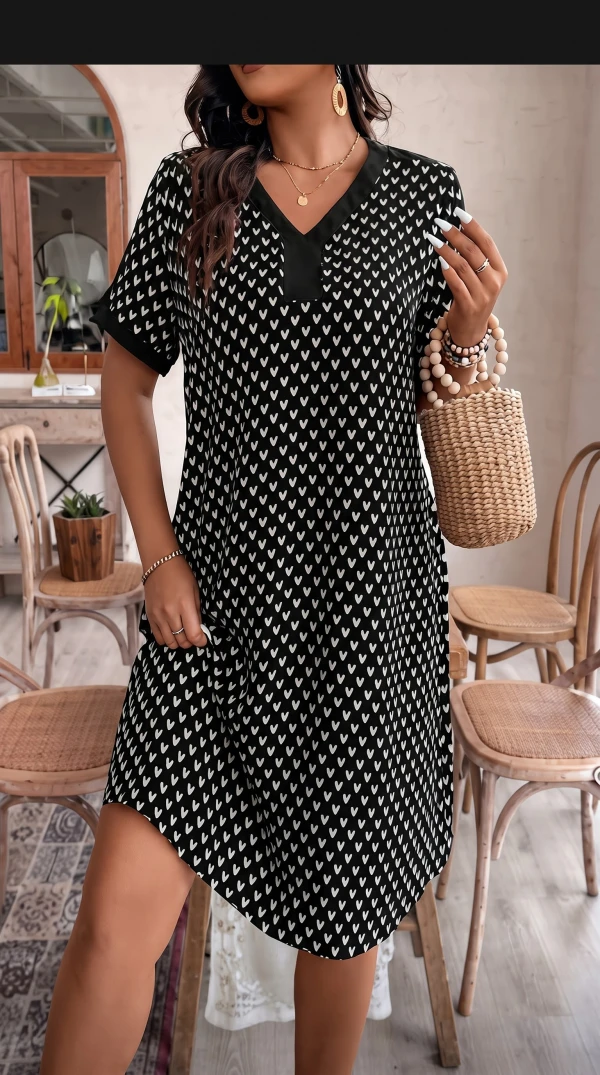 Vestido negro estampado con escote V. Talla 1XL's foto | Bellari |  BizneCubano