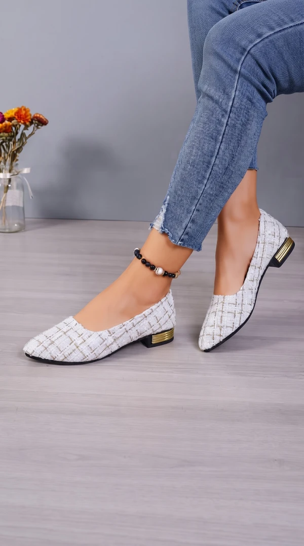 Zapatos blancos de tacón bajo. #41 y #40 reducidos a  #40 y #39's foto | Bellari |  BizneCubano